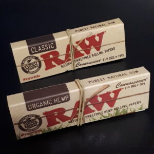 Raw Connoisseur Rolling Papers 1 1_4 size+Tips