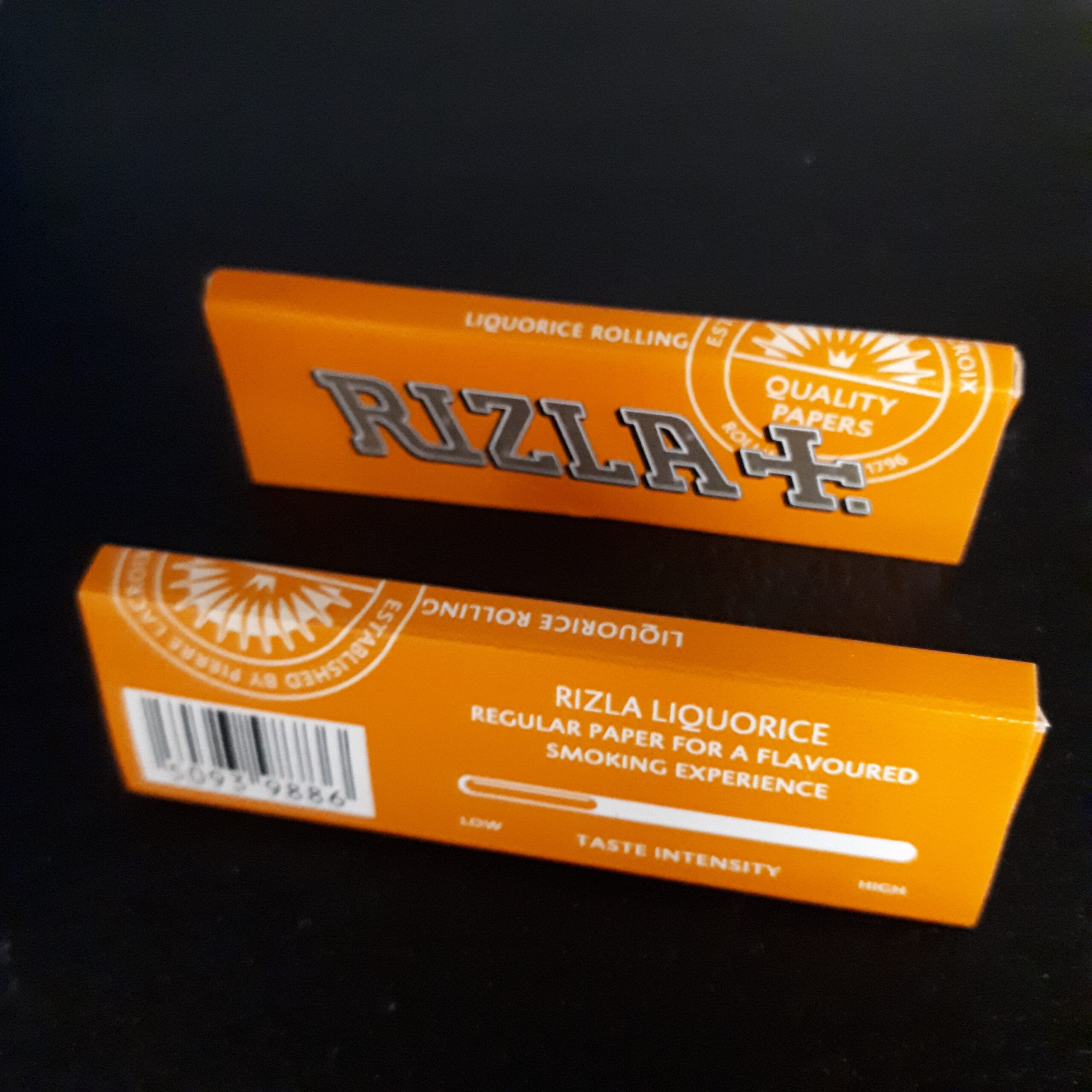 Rizla Orange RICH LIQUORICE Regular Size Cigarette Rolling Papers 25 x  Booklets